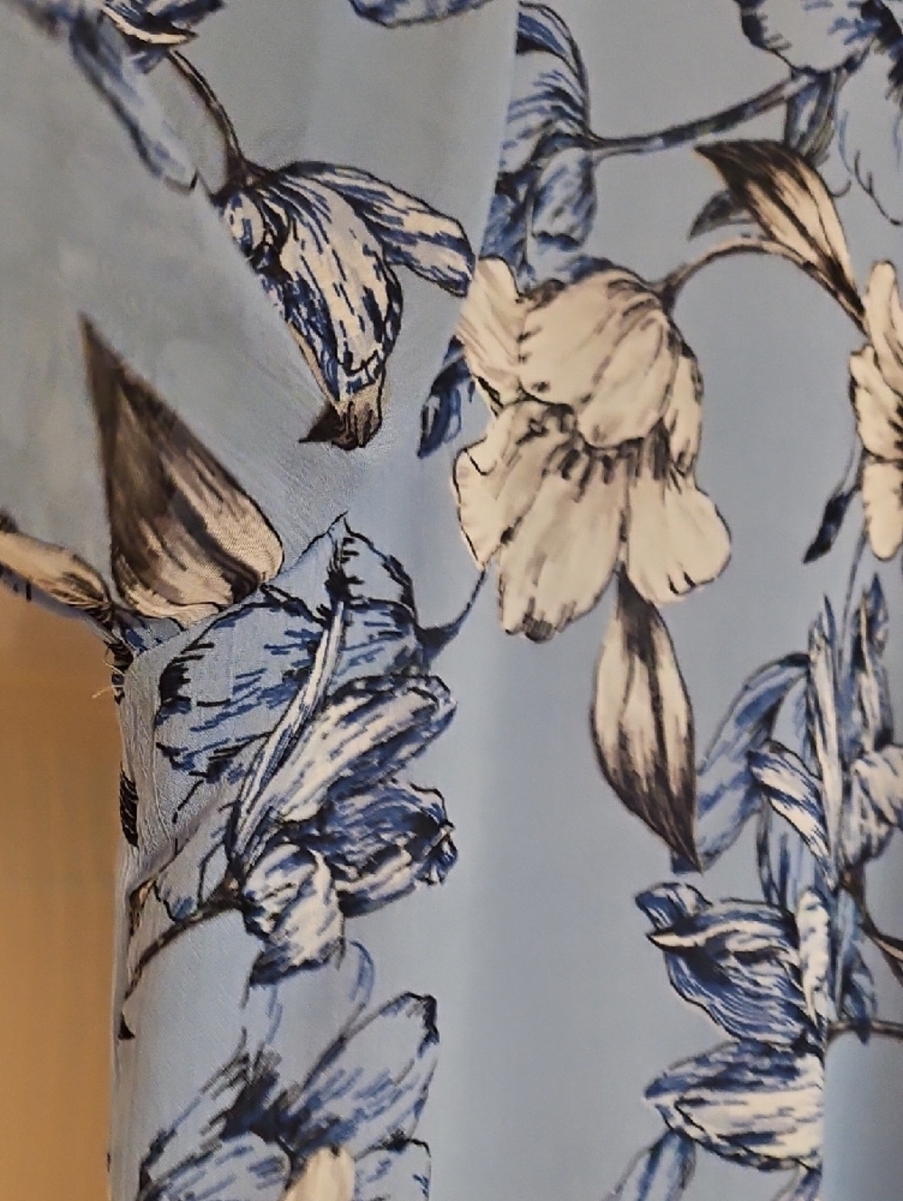 White House Black Market Light Blue Floral Blouse - Picture 7 of 11